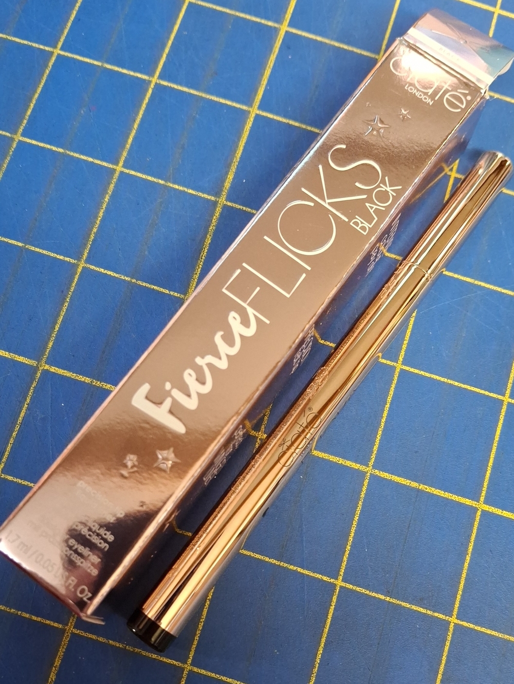 Glam Gold Eyeliner Pen - Fierce Flicks Black 1.7ml New
